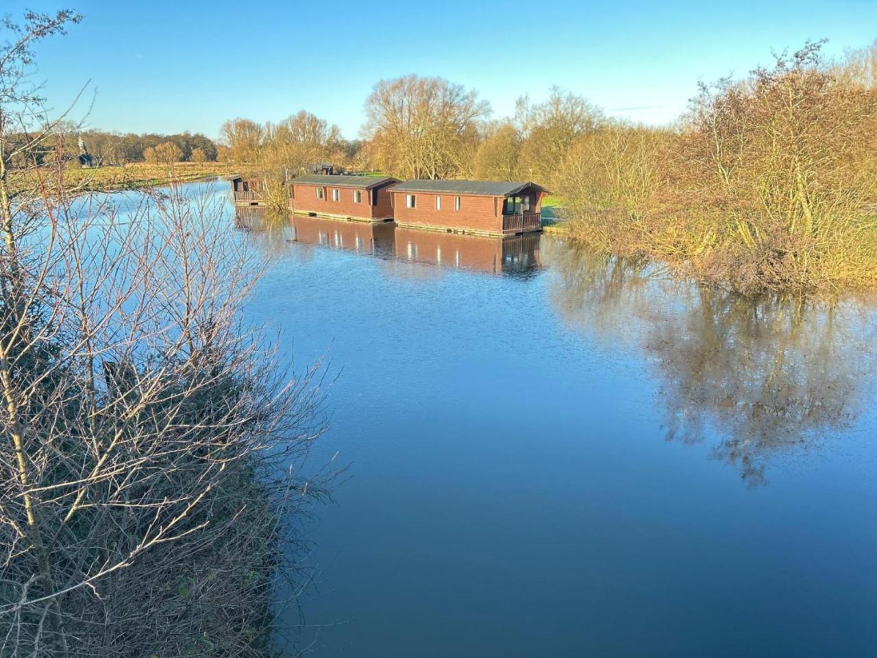 Hickling Broads Lodge Houseboat Сталъм Екстериор снимка