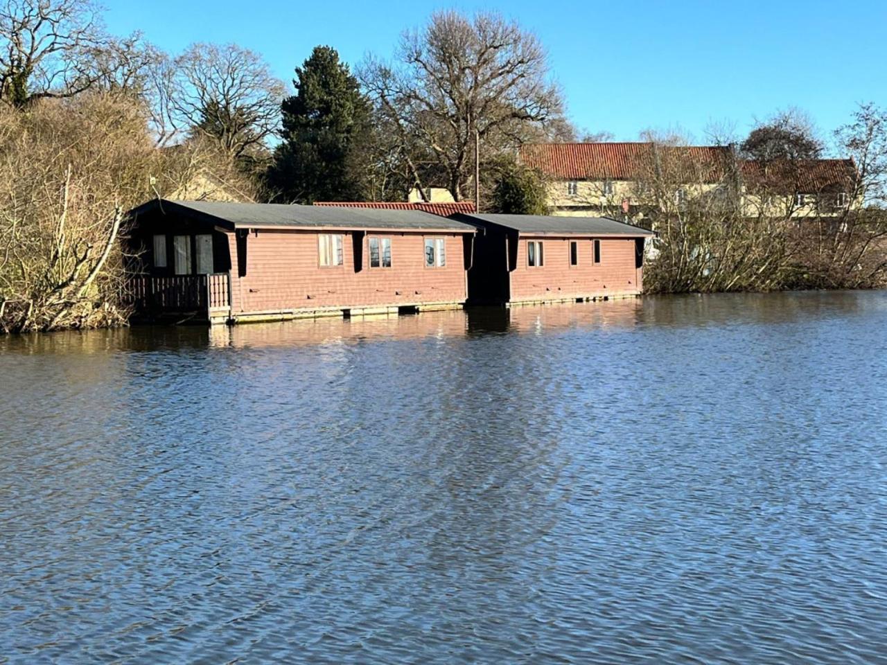 Hickling Broads Lodge Houseboat Сталъм Екстериор снимка