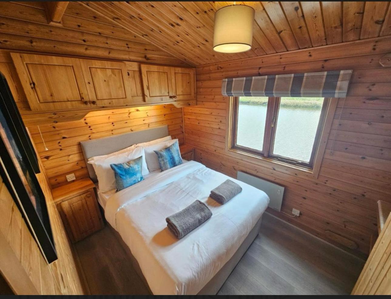 Hickling Broads Lodge Houseboat Сталъм Екстериор снимка