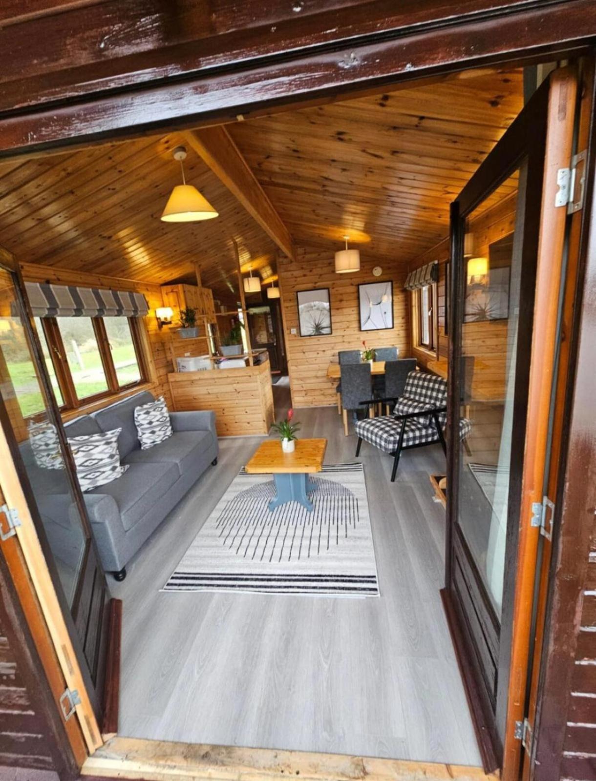 Hickling Broads Lodge Houseboat Сталъм Екстериор снимка