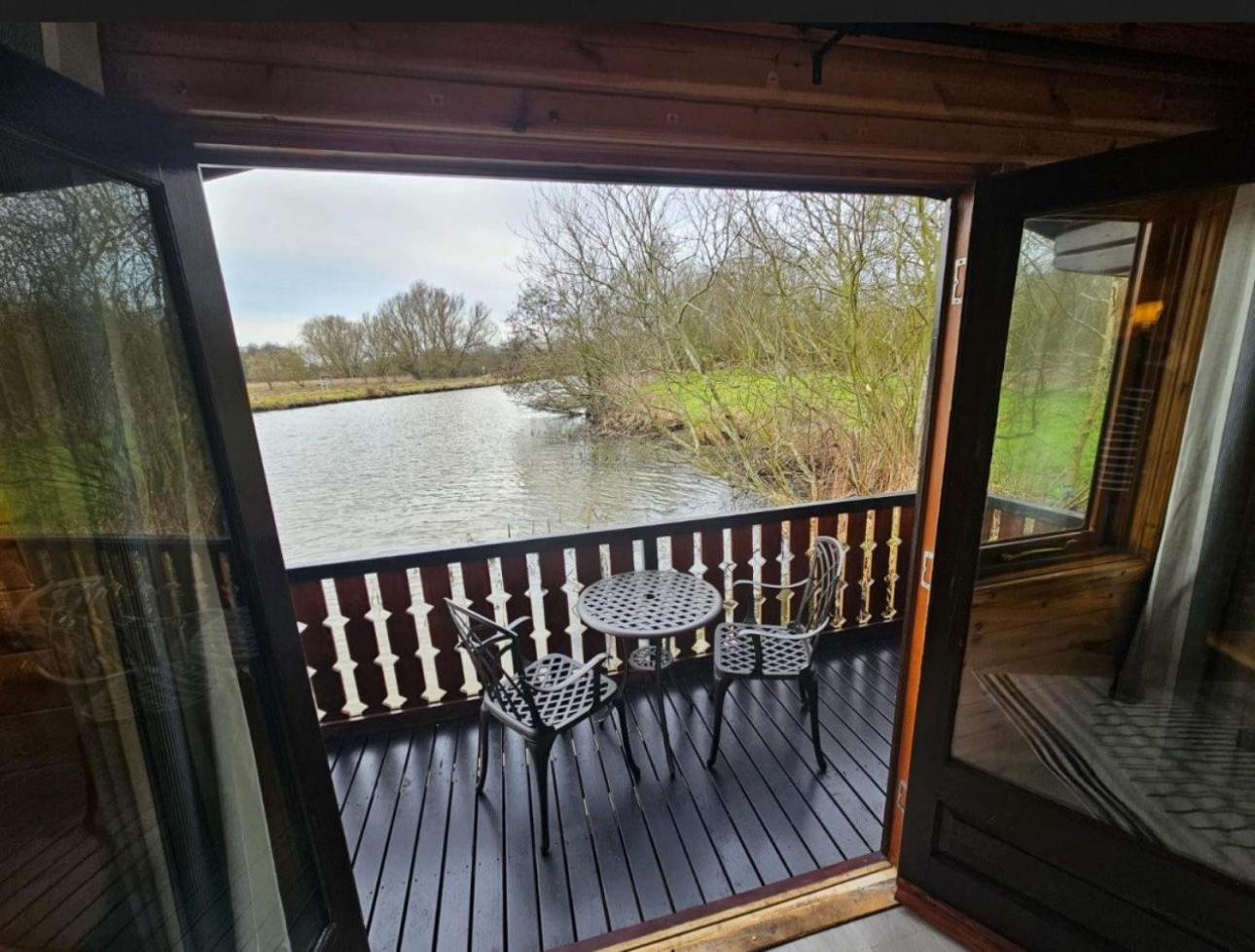Hickling Broads Lodge Houseboat Сталъм Екстериор снимка