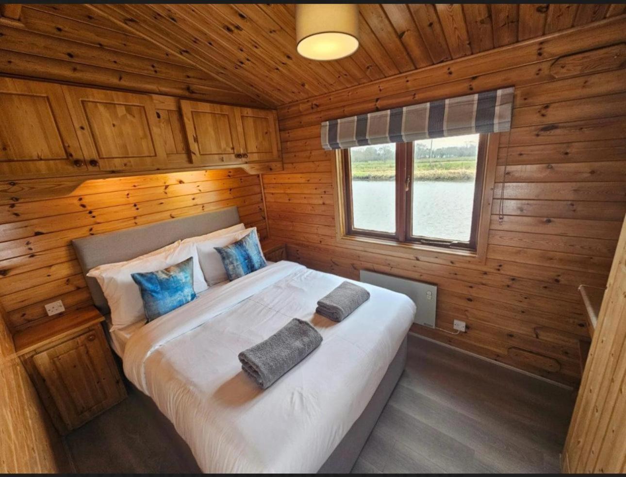 Hickling Broads Lodge Houseboat Сталъм Екстериор снимка